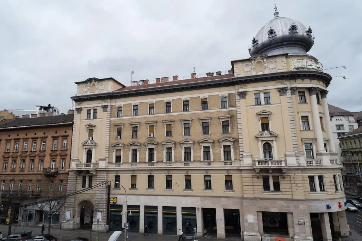 Apartment Huge Aparment In The City Center With Air Conditioning Budapest