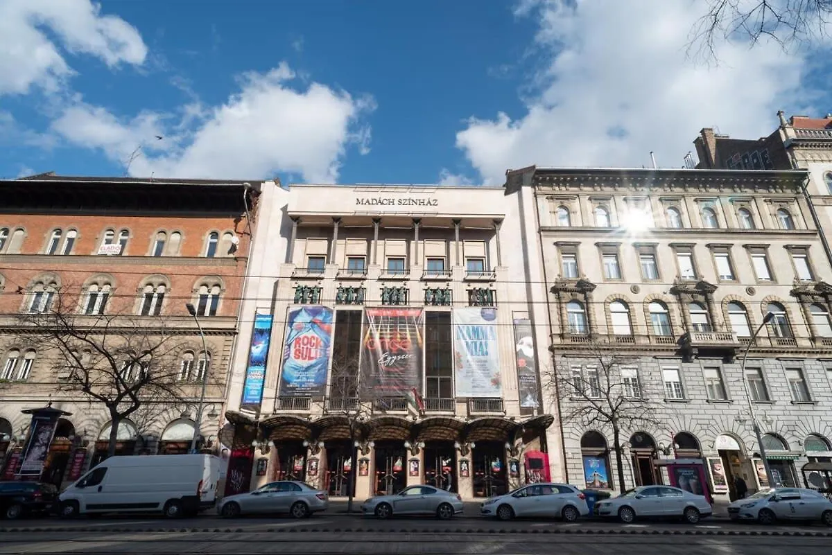 Huge Aparment In The City Center With Air Conditioning Budapest