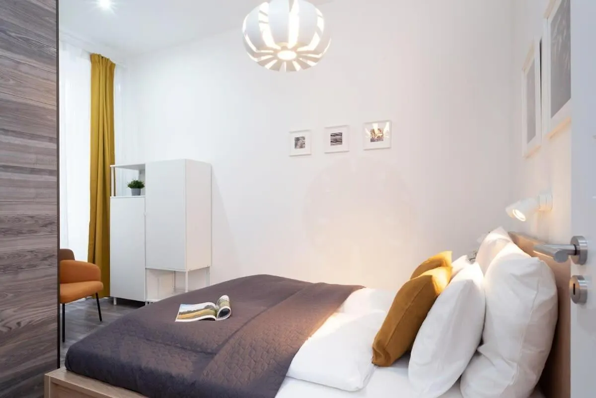 Huge Aparment In The City Center With Air Conditioning Budapest Hungary