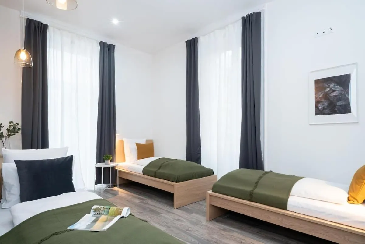 Huge Aparment In The City Center With Air Conditioning Budapest Apartment